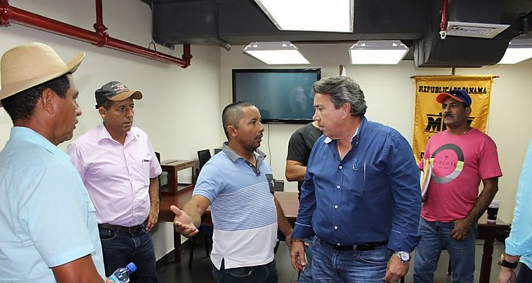Ministro Arosemena atiende a productores de Pigand Chepo