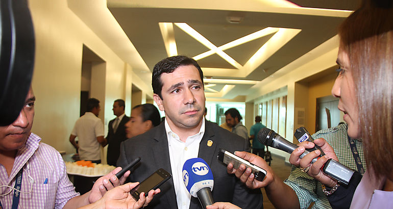 Jonattan Del Rosario  prensa