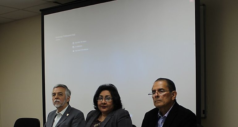 DOCENTE DE LA FACULTAD DE PSICOLOGA PRESENTA EL LIBRO PROFESOR POR QU HOMENAJE AL MAESTRO