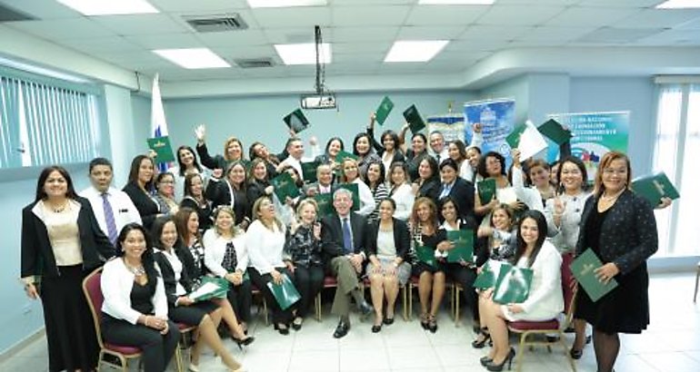  Docentes se gradan del primer Diplomado Internacional de Turismo