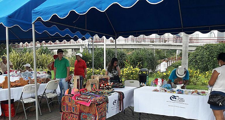 Artesanos expusieron sus productos en Vereda Artesanal