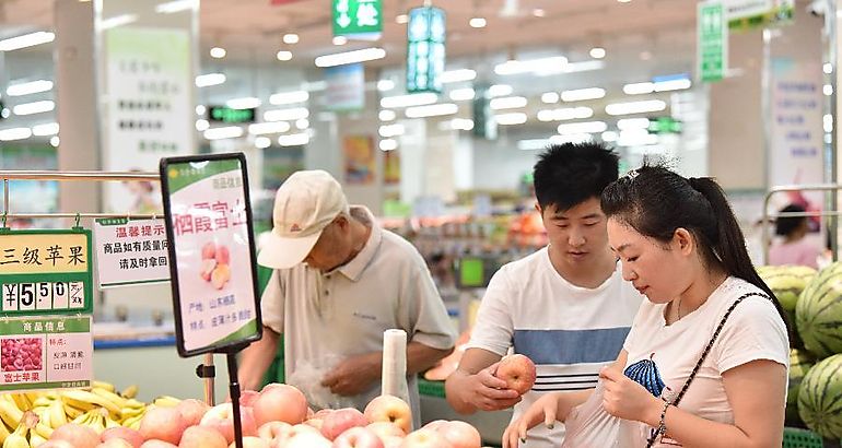 Chinos comprando  supermercado
