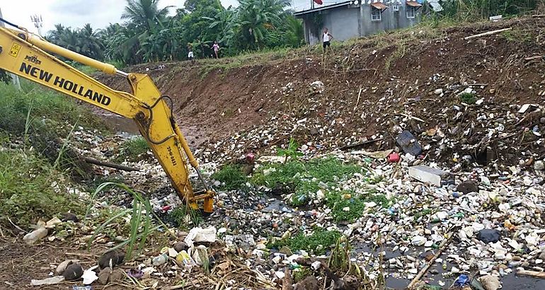 Limpieza de basura y escombros