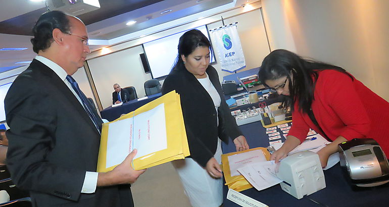 Licitaran ocho frecuencias FM con fines comerciales