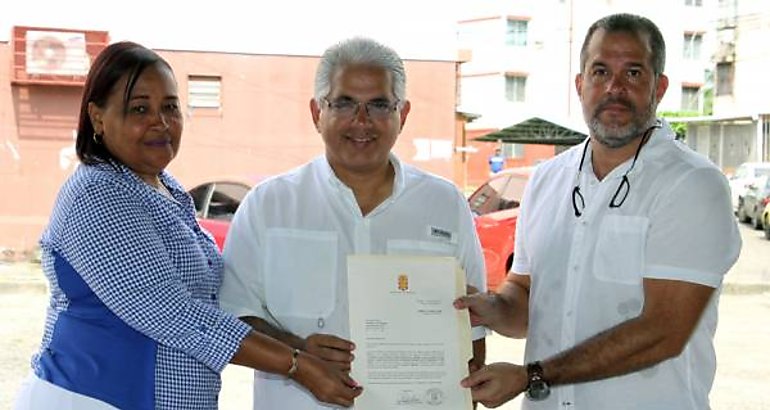 Entrega de orden de proceder para obras en Ro Abajo