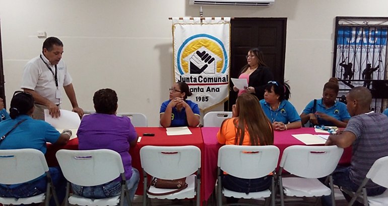 Capacitan a funcionarios para captar iletrados