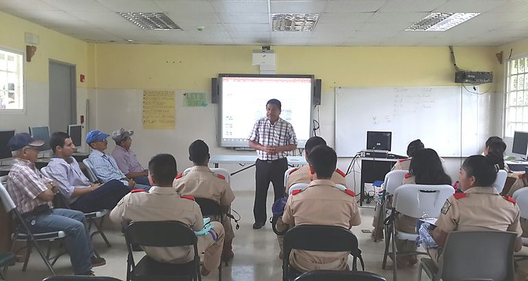 Jornada con estudiantes en Caimito 