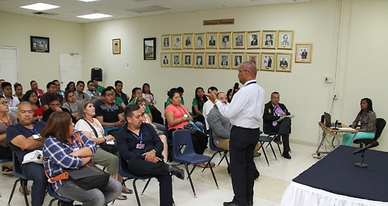 Delegacin boliviana recibe capacitacin por aduaneros
