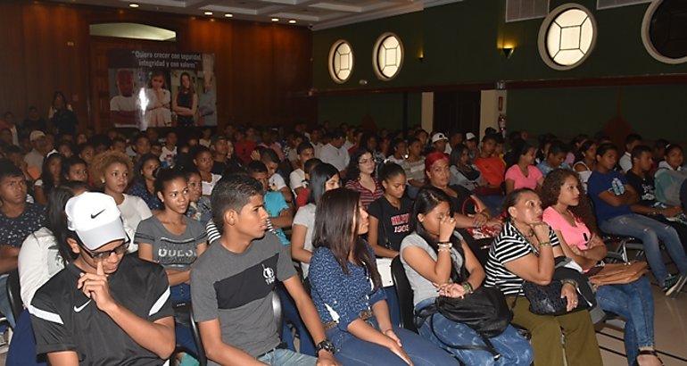 Adolescentes del programa Padrino Empresario