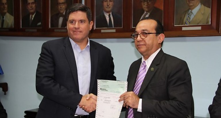 Entrega de Cheque Tocumen