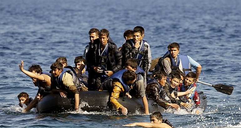 Inmigrantes  balsa  mar