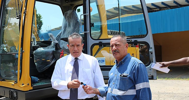 Entrega de llaves excavadora