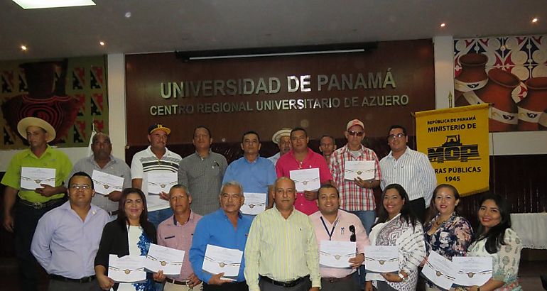 Se entregan acreditaciones a servidores pblicos