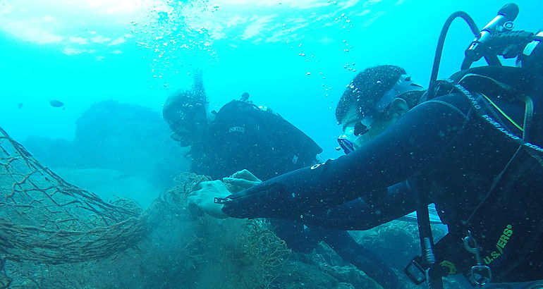 Submarinismo  limpieza lecho marino