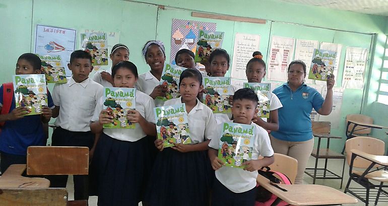 Implementan libro Panam concela por dentro en escuelas de Bocas del Toro