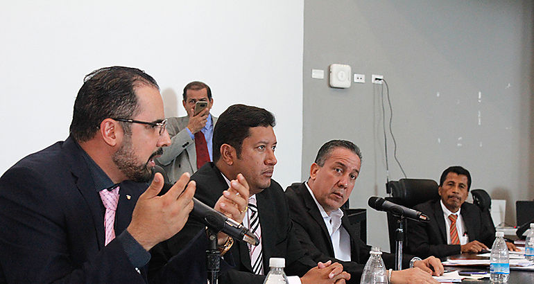 Mesa tcnica evala escalafn a veterinarios