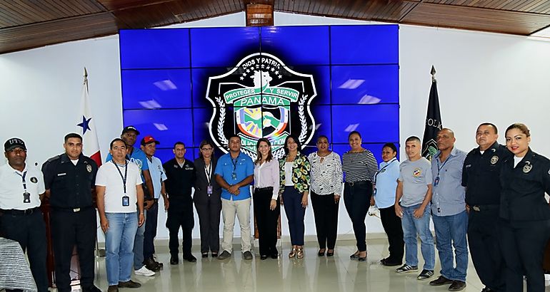 Damas que impactan vidas y llevan esperanza a la Polica Nacional
