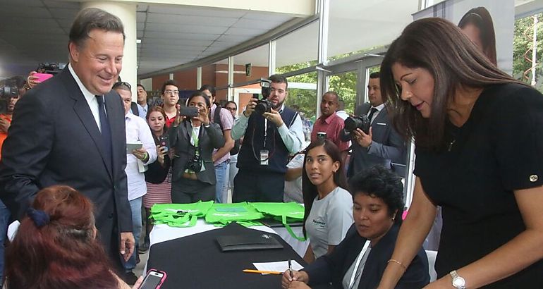 Presidente Varela visito la Feria de Empleo en la UTP