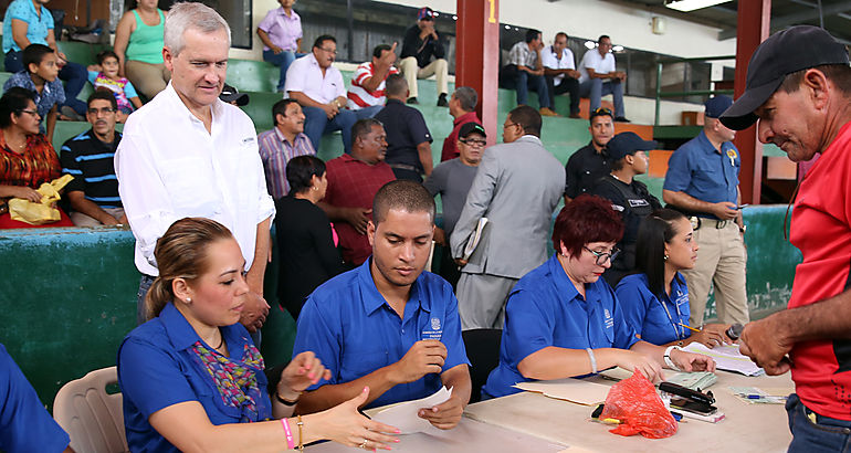 Gobierno paga a dueos de fincas para reactivar produccin bananera  