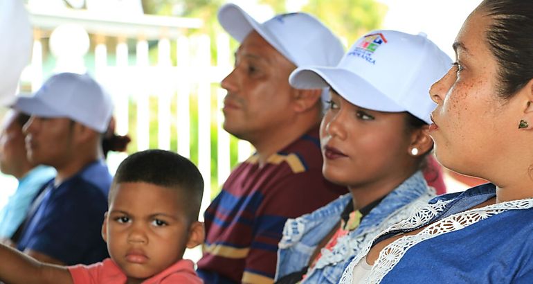 80 Familias reciben llaves de sus casas en Buena Vista de Coln 