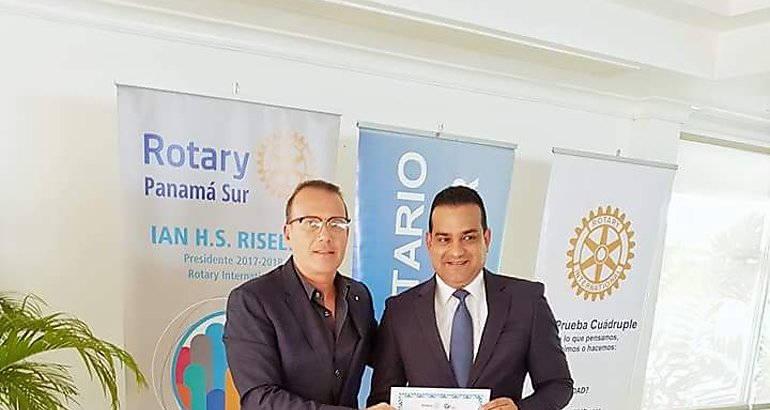 Alberto Botarelli Presidente Club Rotario Panam Sur  Lic Luis Ernesto Carles Rudy Ministro de Trabajo y Desarrollo Laboral