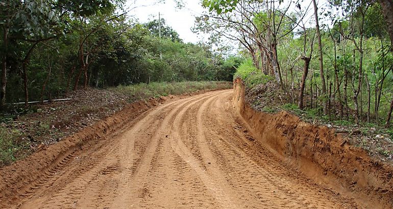 Camino de produccin en Los Pozos