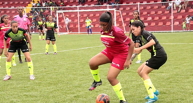 Nias futbolistas