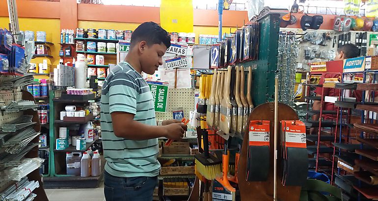 jovenes toman experiencias con padrino empresario