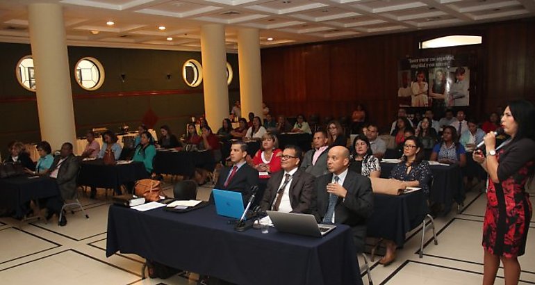 Realizan seminario sobre el sistema tributario eTax 20