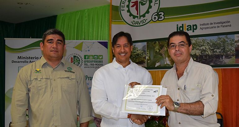 MIDA otorga Premio Nacional de Salud Animal 