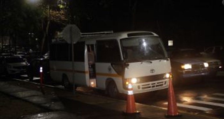 buses para su traslado durante horas nocturnas