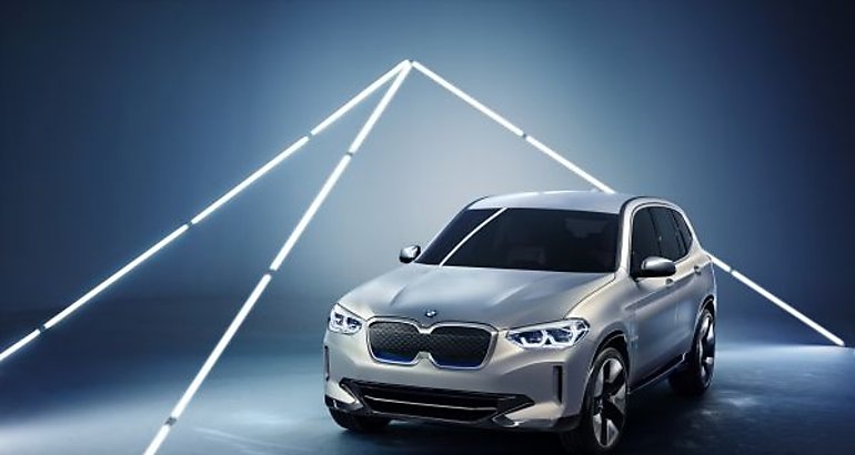  BMW Concept iX3