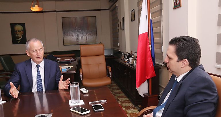 Ministro de Gobierno recibe visita del secretario general de la APT