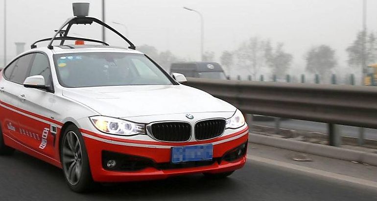 Ruedan en autopista coches autnomos de Baidu