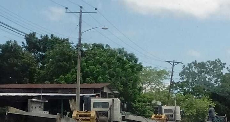 Se trasladan estructuras para nuevo puente vehicular en Alanje
