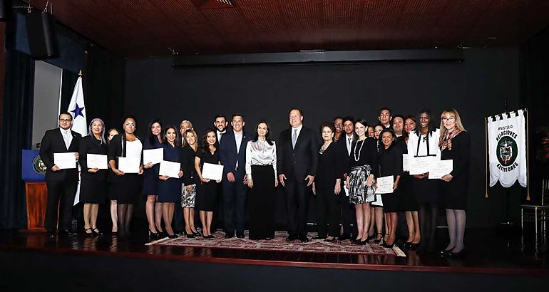 Se gradan nuevos secretarios de la carrera diplomtica consular 