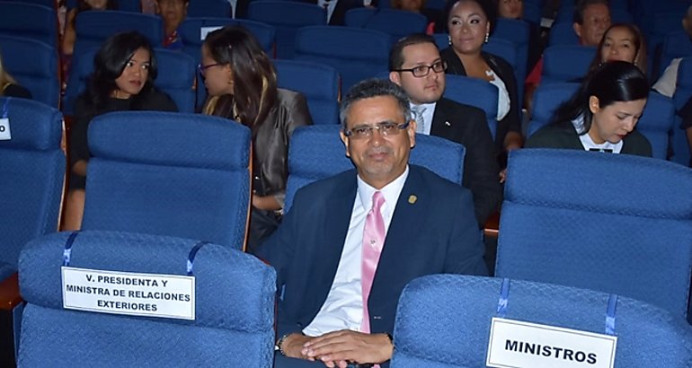 Colaboradora del MIDES obtiene diploma de Carrera Diplomtica y Consular