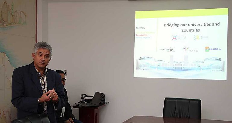 El profesor Phillips Aniorte fue el encargado de hacer la presentacin