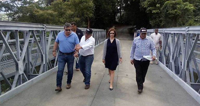 Ministro del MOP inspeccion puente sobre el ro Palo Alto