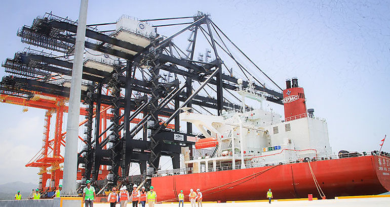 Sper Post Panamax ShiptoShor