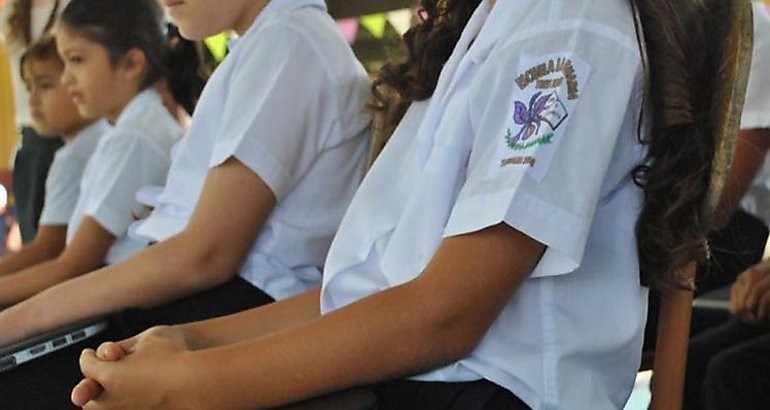 Costa Rica conectar a todos los centros educativos en banda ancha