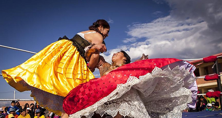 Cholitas wrestling