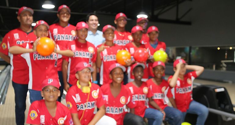 Pandeportes agasaja a peloteritos antes de su viaje a Williamsport