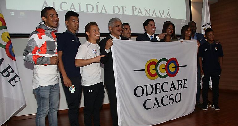 Panam presenta bandera de los Juegos Centroamericanos y del Caribe 2022