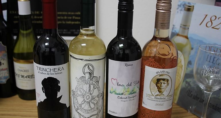 Estudiantes de Comunicacin Social de la USMA disean etiquetas para nuevos vinos