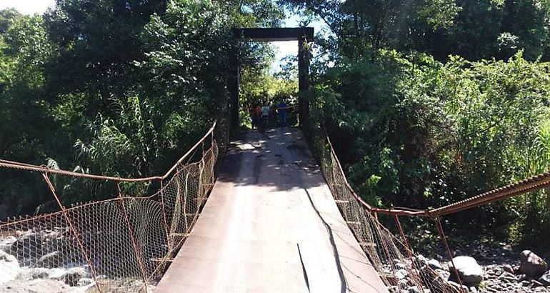  puente sobre ro Chuspa en Boquern
