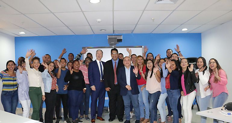 Becarios reciben charlas antes de viajar a curso de ingls en Nueva York