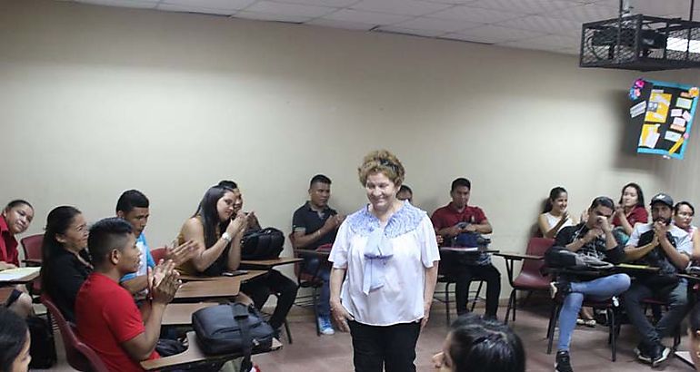 Taller literario con la escritora chiricana Danae Brugiati