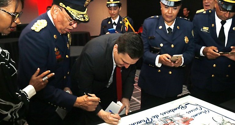 COTEL Panam emite nuevo sello postal conmemorativo a los 130 aos del Benemrito Cuerpo de Bomberos