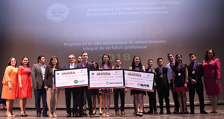 Danielle Vargas gana el Concurso Nacional de Oratoria UTP 2018